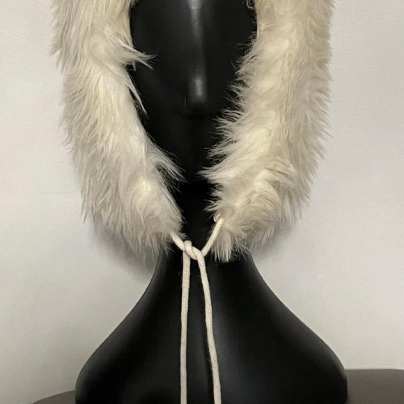 Divided Sz. One Size Fits All White Faux Fur - Picture 1 of 3